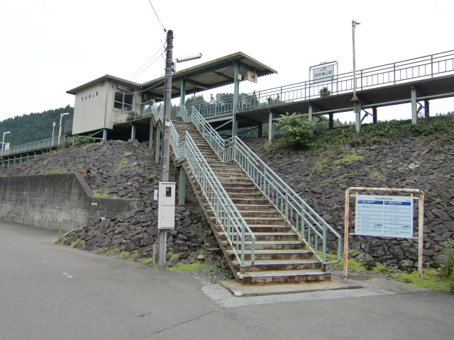 駅出入口