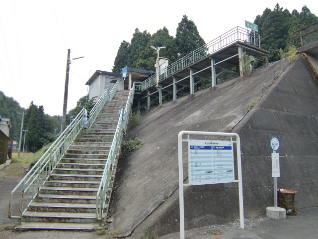 駅出入口