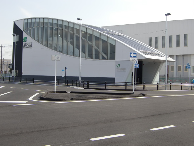 駅舎 (東口)