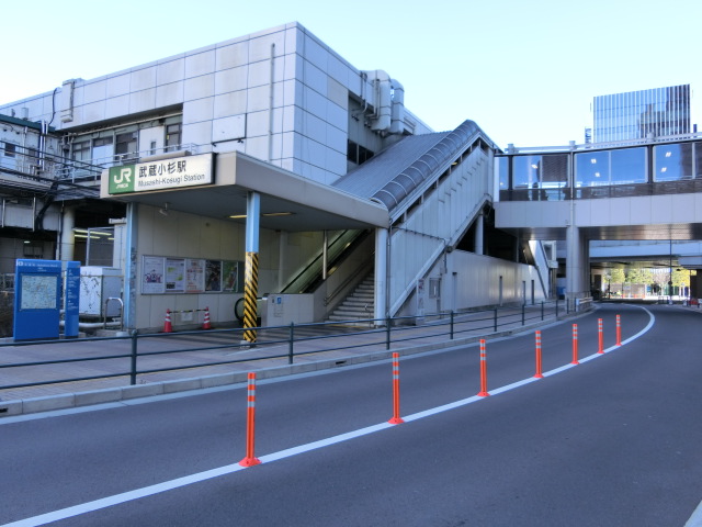 駅舎 (西口)