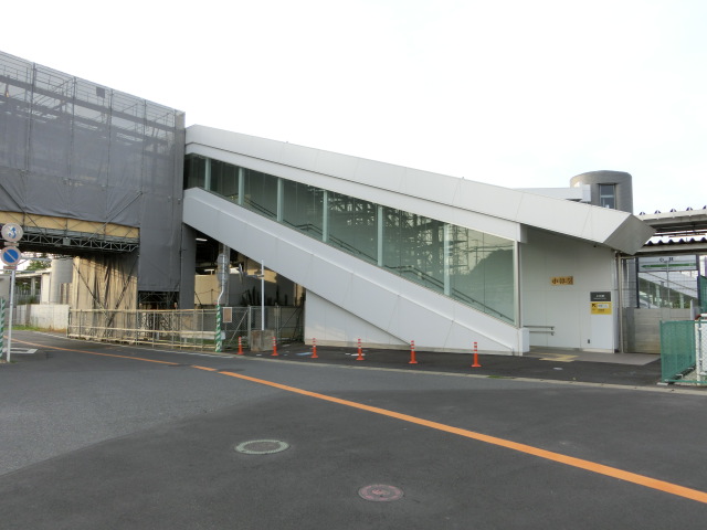 駅舎 (南口)