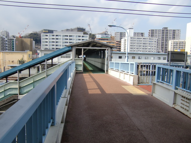 駅舎 (東口)