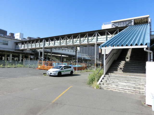 駅舎 (東口)
