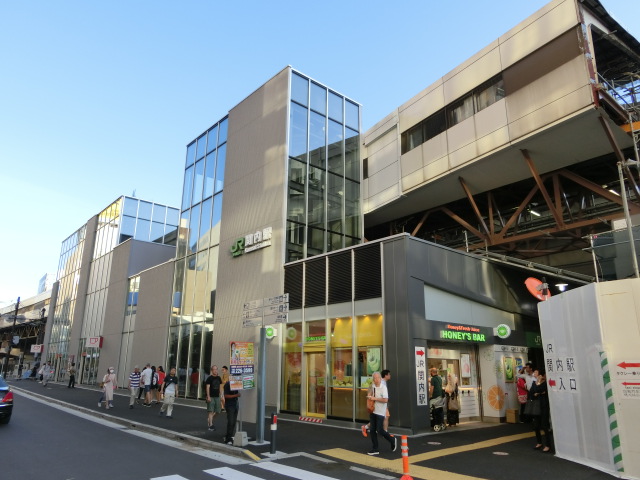 駅舎 (東口)