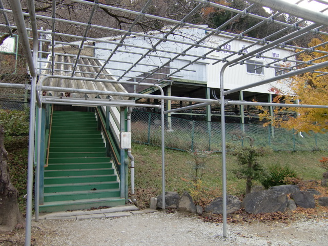 駅出入口