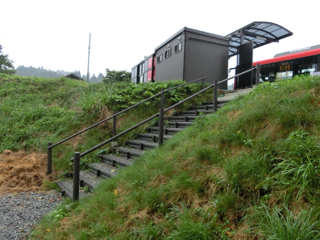 駅出入口