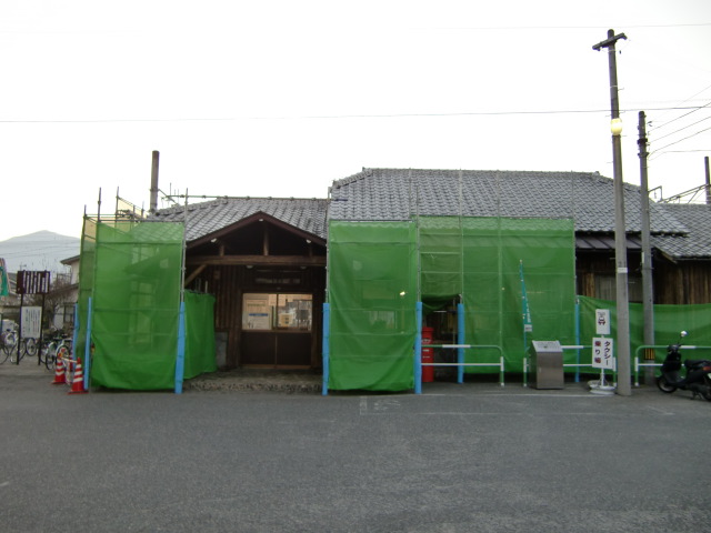 駅舎 (改修工事中)