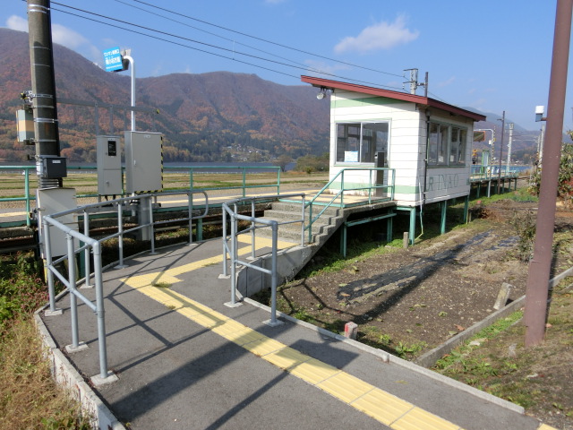 駅出入口