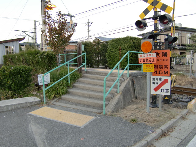 駅出入口