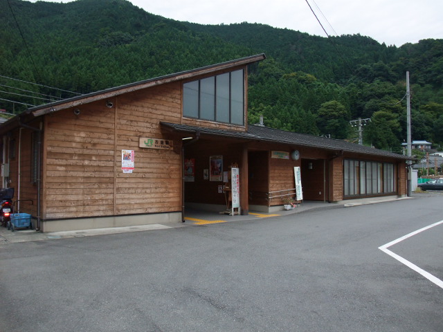 駅舎 (南口)