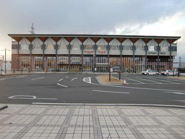駅舎 (東口)