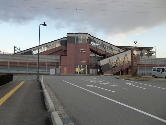 駅舎 (西口)