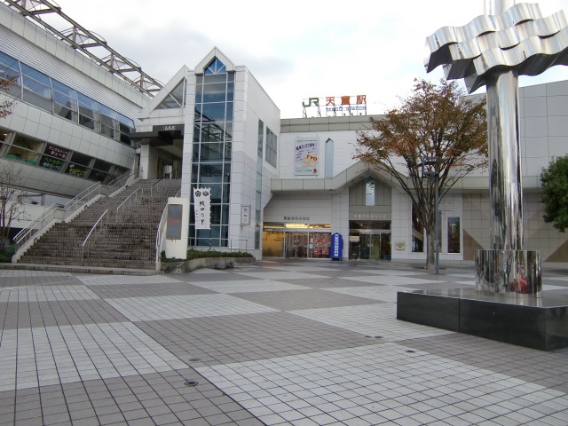 駅舎 (東口)