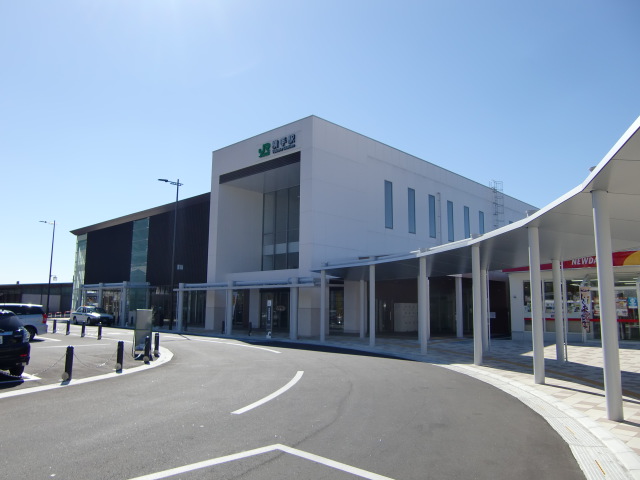 駅舎 (東口)