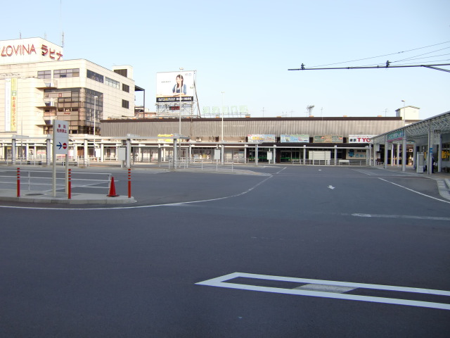 駅舎 (東口)