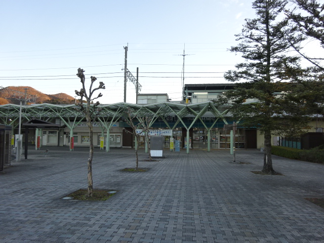 駅舎 (南口)