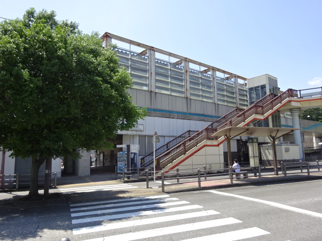 駅舎 (東口)