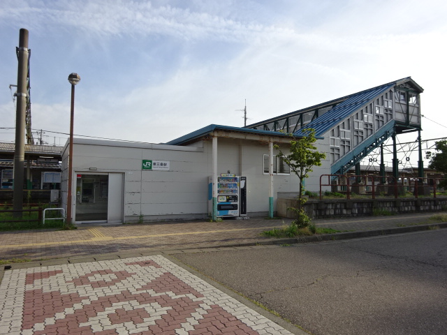 駅舎 (南口)