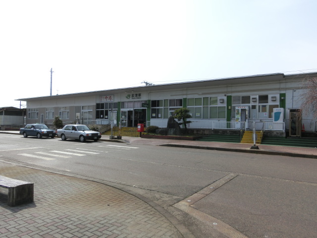 駅舎 (東口)