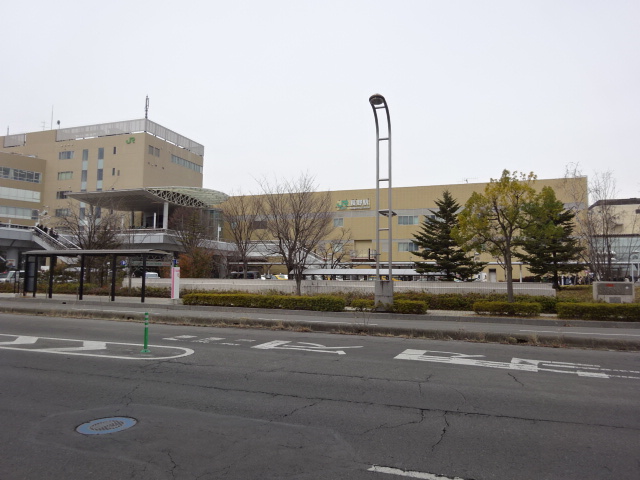 駅舎 (東口)