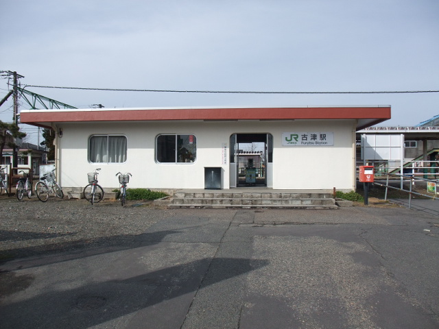 駅舎 (東口)