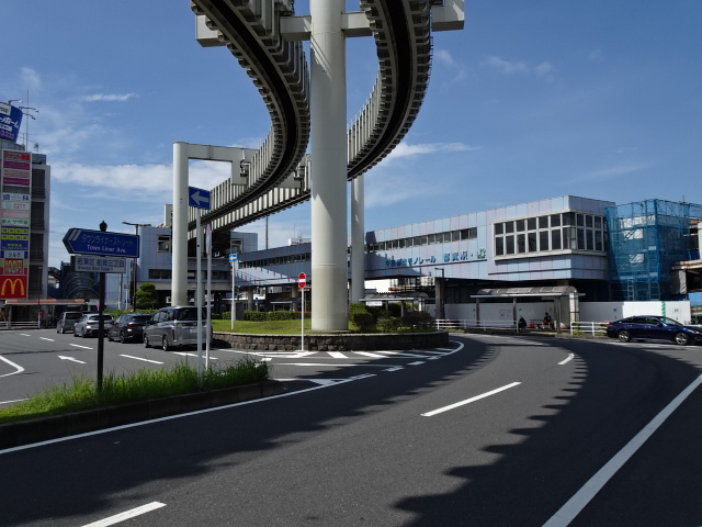 駅舎 (東口)