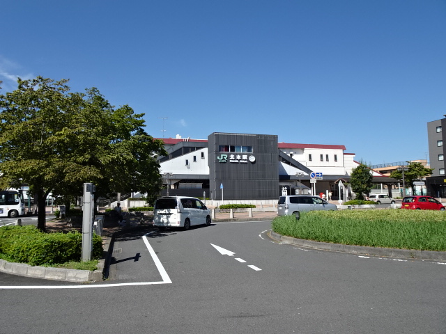 駅舎 (東口)