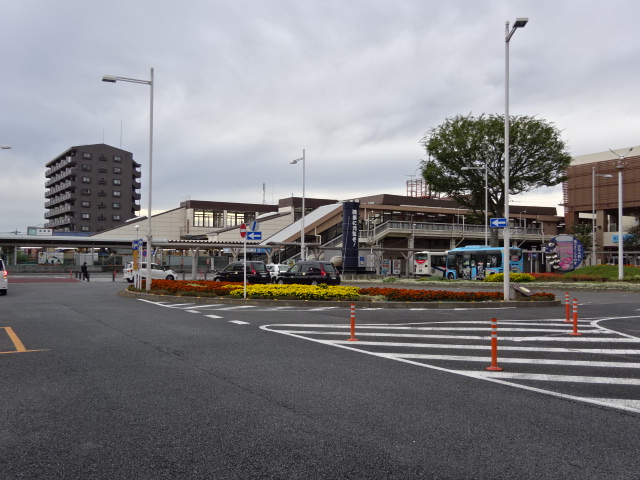 駅舎 (東口)