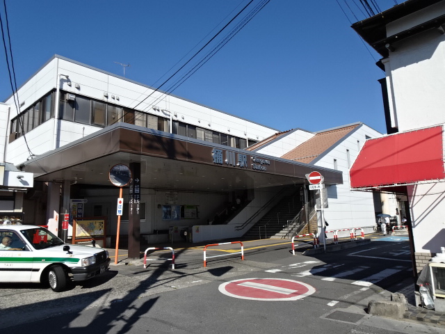 駅舎 (東口)
