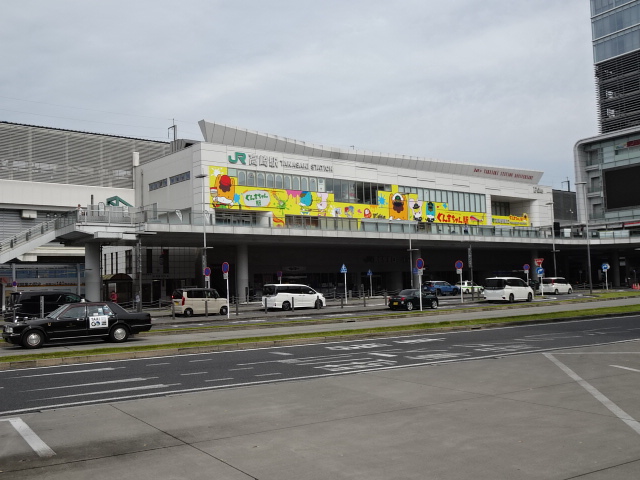 駅舎 (東口)