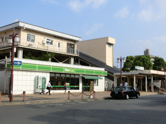 駅舎 (東口)