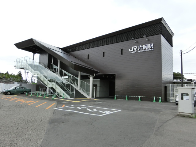 駅舎 (東口)