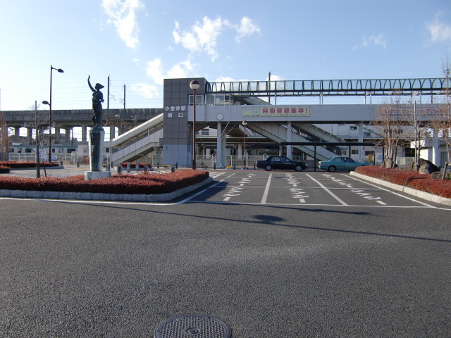 駅舎 (東口)