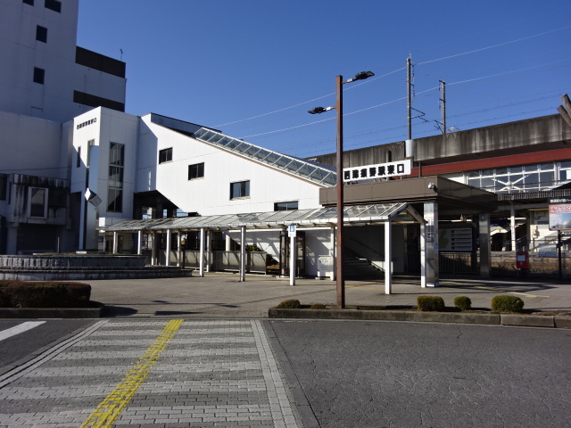 駅舎 (東口)