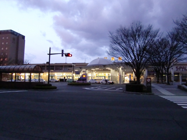 駅舎 (東口)