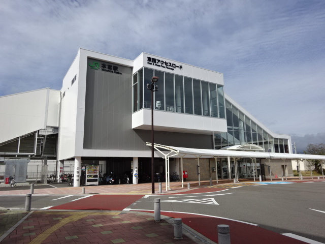 駅舎 (東口)