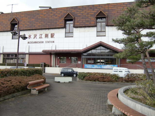 駅舎 (東口)