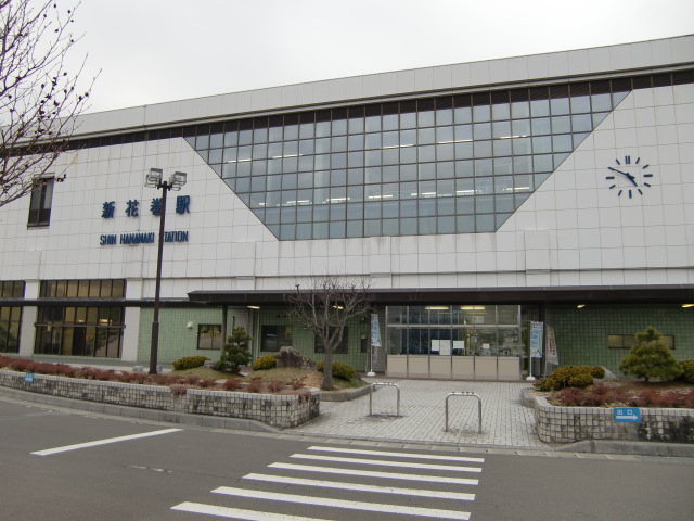 駅舎 (東口)