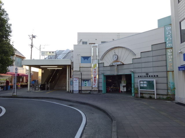 駅舎 (南口)