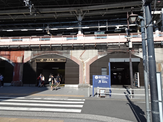駅舎 (烏森口)