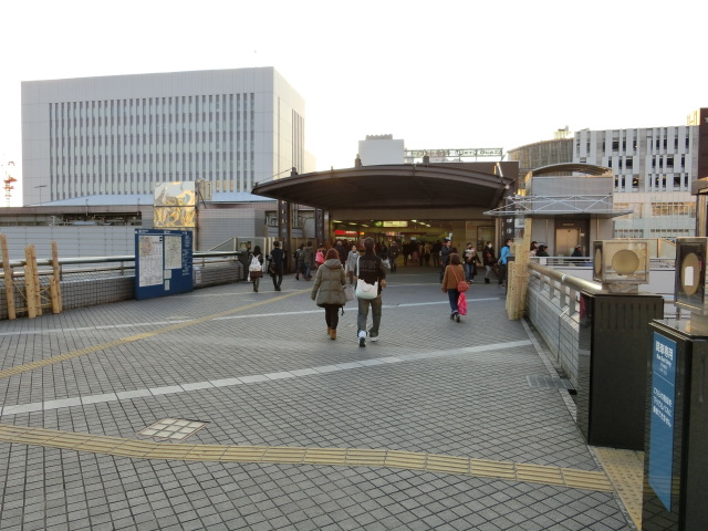 駅舎 (東口)