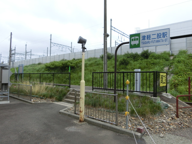 駅出入口