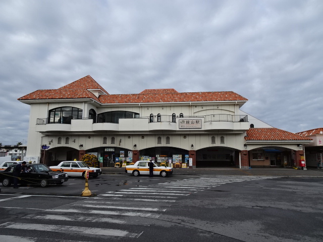 駅舎 (東口)