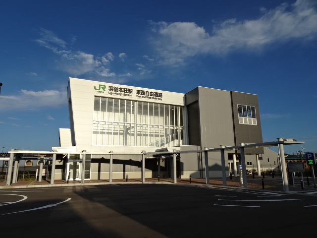 駅舎 (東口)