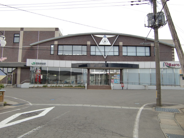 駅舎 (東口)
