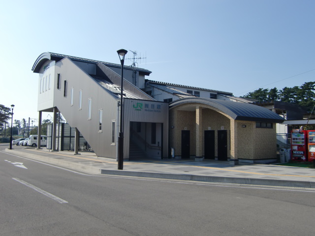 駅舎 (南口)