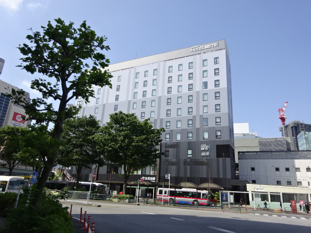 駅舎 (東口)