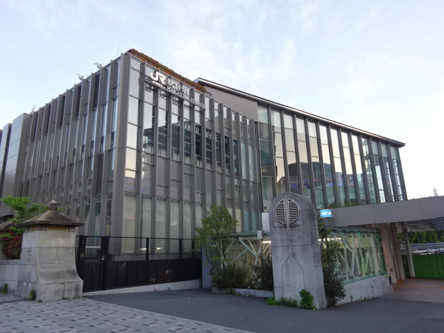 駅舎 (東口)
