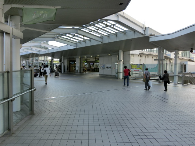 駅舎 (新東口)
