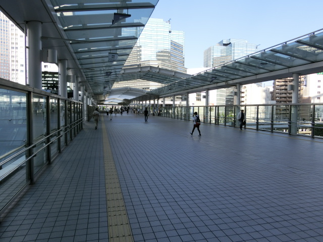 駅舎 (新西口)